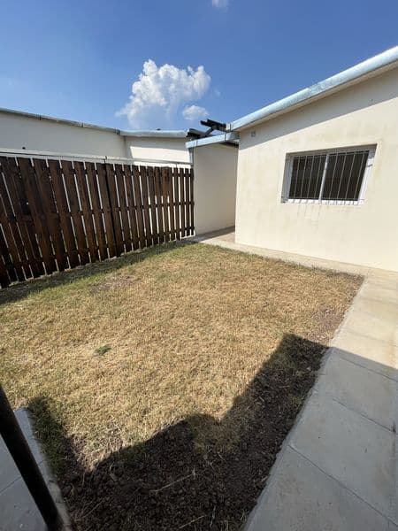 3 casas en block con cochera en Lima - Miniatura 2