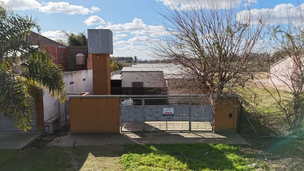 3 casas en block con cochera en Lima